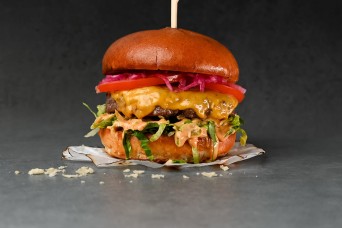 Re.Bro Style Cheeseburger Re.Bro Style Cheeseburger